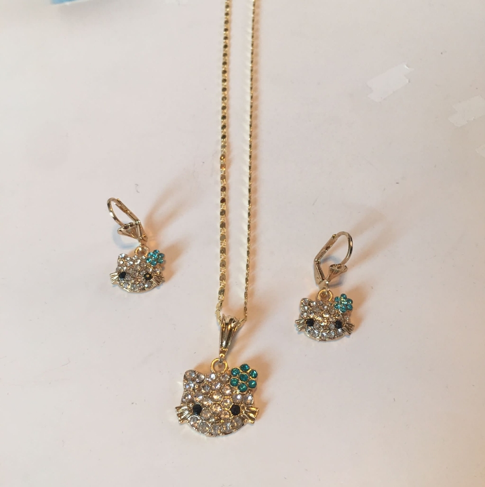 Hello kitty set necklace and earrings